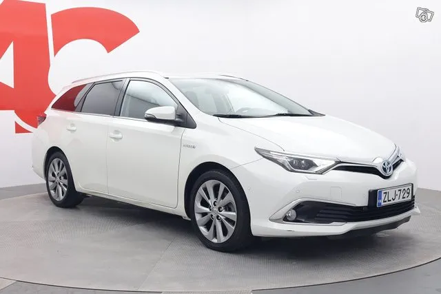 Toyota Auris Touring Sports 1,8 Hybrid Premium - PUOLINAHAT / 1-OMISTAJA / LOHKOLÄM. / NAVI / HUIPPUVARUSTELTU PREMIUM MALLI / UUDET KESÄRENKAAT Image 7